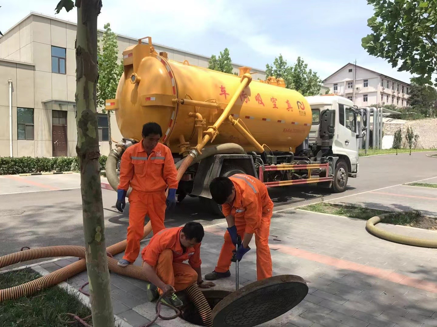 咸宁化粪池清理与5-8吨吸粪车施工效率分析